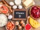 Son yıllarda sağlık bilimlerinde vitaminlerin insan vücudu üzerindeki etkileri daha kapsamlı şekilde incelenmeye devam ediyor. Bu çalışmalar arasında Vitamin D üzerine yapılan araştırmalar özel bir yere sahip bulunuyor. Kemik sağlığından bağışıklık sistemine, genel yaşam kalitesinden metabolik süreçlere kadar birçok alanda etkisi araştırılan Vitamin D desteği, bilim dünyasının dikkatini çekmeye devam ediyor. Konulu bir haber görseli.