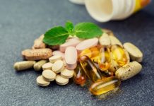 Vitamin Açısından Zengin Meyveler Günlük beslenme düzeninde meyveler, vitamin ve mineral çeşitliliği sağlamak açısından önemli bir yere sahip. Farklı renk, aroma ve besin içeriğine sahip meyveler, mevsimine göre sofralarda yer alırken özellikle dengeli beslenmeye dikkat edenlerin menülerinde daha fazla görülüyor. Portakaldan kiviyi, çilekten yaban mersinine kadar çok sayıda meyve, içeriğindeki çeşitli vitaminler ve diğer besin öğeleriyle günlük beslenmeye katkı sağlayabiliyor. Konulu bir haber görseli.