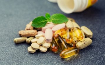 Vitamin Açısından Zengin Meyveler Günlük beslenme düzeninde meyveler, vitamin ve mineral çeşitliliği sağlamak açısından önemli bir yere sahip. Farklı renk, aroma ve besin içeriğine sahip meyveler, mevsimine göre sofralarda yer alırken özellikle dengeli beslenmeye dikkat edenlerin menülerinde daha fazla görülüyor. Portakaldan kiviyi, çilekten yaban mersinine kadar çok sayıda meyve, içeriğindeki çeşitli vitaminler ve diğer besin öğeleriyle günlük beslenmeye katkı sağlayabiliyor. Konulu bir haber görseli.