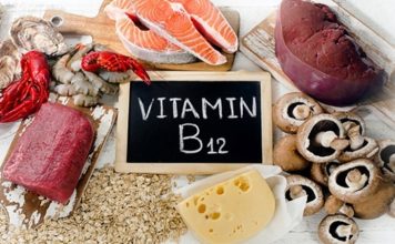 Vitamin B12 Eksikliğinin Güncel Belirtileri Vücudun sağlıklı şekilde çalışabilmesi için gerekli mikro besinlerden biri olan Vitamin B12, özellikle kan hücrelerinin oluşumu, DNA sentezi ve sinir sisteminin normal işleyişi açısından önemli görevler üstleniyor. Vücutta uzun süre depolanabilen B12 vitamininin eksikliği ise bazı kişilerde yavaş ve fark edilmesi güç belirtilerle ortaya çıkabiliyor. Güncel sağlık araştırmaları ve klinik kaynaklar, Vitamin B12 eksikliği belirtileri arasında yalnızca halsizlik ve yorgunluğun değil, sinir sistemiyle bağlantılı çeşitli değişikliklerin de bulunduğuna dikkat çekiyor. Konulu bir haber görseli.