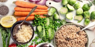 Son yıllarda beslenme alışkanlıklarında önemli değişimler yaşanırken, vitamin ve mineral bakımından zengin gıdaların günlük menülerde daha fazla yer alması dikkat çekiyor. Tüketiciler yalnızca doyurucu değil, aynı zamanda farklı besin öğelerini bir arada sunan yiyeceklere yöneliyor. Özellikle sebze, meyve, tam tahıl, baklagil, kuruyemiş ve fermente ürünlerin farklı tariflerle günlük beslenmeye dahil edilmesi yeni nesil beslenme alışkanlıklarının öne çıkan başlıkları arasında bulunuyor. Konulu bir haber görseli.
