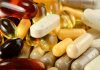 Vitamin Çalışmalarında Klinik Araştırmalar Hızlanıyor Vitaminler üzerine yürütülen bilimsel çalışmalar, son yıllarda klinik araştırmaların daha kapsamlı hale gelmesiyle birlikte yeni bir döneme giriyor. İnsan sağlığı açısından önemli işlevlere sahip olan vitaminlerin vücutta nasıl kullanıldığı, eksiklik durumunda ortaya çıkabilecek etkiler ve takviyelerin hangi koşullarda yarar sağlayabileceği farklı araştırma grupları tarafından inceleniyor. Bu çalışmalar, yalnızca vitaminlerin temel işlevlerini değil, aynı zamanda farklı yaş grupları ve beslenme koşullarındaki etkilerini de değerlendirmeye odaklanıyor. Konulu bir haber görseli.