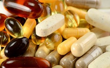 Vitaminler üzerine yürütülen bilimsel çalışmalar, son yıllarda klinik araştırmaların daha kapsamlı hale gelmesiyle birlikte yeni bir döneme giriyor. İnsan sağlığı açısından önemli işlevlere sahip olan vitaminlerin vücutta nasıl kullanıldığı, eksiklik durumunda ortaya çıkabilecek etkiler ve takviyelerin hangi koşullarda yarar sağlayabileceği farklı araştırma grupları tarafından inceleniyor. Bu çalışmalar, yalnızca vitaminlerin temel işlevlerini değil, aynı zamanda farklı yaş grupları ve beslenme koşullarındaki etkilerini de değerlendirmeye odaklanıyor. Konulu bir haber görseli.