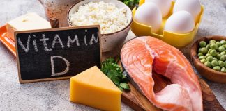 Son yıllarda beslenme ve sağlık araştırmalarında en fazla incelenen mikro besinlerden biri D vitamini olmaya devam ediyor. Kemik sağlığıyla olan güçlü ilişkisi uzun süredir bilinen bu vitaminin bağışıklık sistemi, metabolizma, enfeksiyonlar, kalp-damar sağlığı ve bazı kronik hastalıklarla bağlantısı da araştırılıyor. Ancak 2026 yılında yayımlanan yeni çalışmalar, D vitamininin etkileri konusunda daha dengeli ve kişiye özgü bir yaklaşımın önemini ortaya koyuyor. Konulu bir haber görseli.
