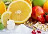 Günlük beslenme düzeninde yeterli ve çeşitli besinlere yer verilmesi, vücudun ihtiyaç duyduğu vitamin ve minerallerin karşılanması açısından önem taşıyor. Yoğun iş ve okul temposu, düzensiz öğünler, hazır gıdaların sık tüketilmesi ve tek tip beslenme gibi alışkanlıklar ise günlük beslenme çeşitliliğinin azalmasına neden olabiliyor. Bu nedenle Vitamin Dengesini korumaya yönelik doğru beslenme alışkanlıkları, sağlıklı yaşamın önemli parçalarından biri olarak öne çıkıyor. Konulu bir haber görseli.