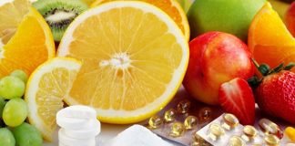 Günlük beslenme düzeninde yeterli ve çeşitli besinlere yer verilmesi, vücudun ihtiyaç duyduğu vitamin ve minerallerin karşılanması açısından önem taşıyor. Yoğun iş ve okul temposu, düzensiz öğünler, hazır gıdaların sık tüketilmesi ve tek tip beslenme gibi alışkanlıklar ise günlük beslenme çeşitliliğinin azalmasına neden olabiliyor. Bu nedenle Vitamin Dengesini korumaya yönelik doğru beslenme alışkanlıkları, sağlıklı yaşamın önemli parçalarından biri olarak öne çıkıyor. Konulu bir haber görseli.