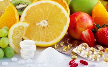 Vitamin Dengesini Koruyan Beslenme Alışkanlıkları Günlük beslenme düzeninde yeterli ve çeşitli besinlere yer verilmesi, vücudun ihtiyaç duyduğu vitamin ve minerallerin karşılanması açısından önem taşıyor. Yoğun iş ve okul temposu, düzensiz öğünler, hazır gıdaların sık tüketilmesi ve tek tip beslenme gibi alışkanlıklar ise günlük beslenme çeşitliliğinin azalmasına neden olabiliyor. Bu nedenle Vitamin Dengesini korumaya yönelik doğru beslenme alışkanlıkları, sağlıklı yaşamın önemli parçalarından biri olarak öne çıkıyor. Konulu bir haber görseli.