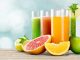 Günlük beslenme düzeninde meyvelere yer vermek, çeşitli vitamin ve minerallerin alınmasına katkı sağlayabiliyor. Özellikle farklı meyvelerin bir araya getirilmesiyle hazırlanan içecekler, sıcak havalarda ferahlatıcı bir alternatif olarak öne çıkıyor. Bu noktada Vitamin Depolarını Destekleyen Meyve Suları, taze meyvelerin beslenme düzenine pratik şekilde dahil edilmesine yönelik seçenekler arasında değerlendiriliyor. Konulu bir haber görseli.