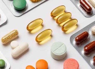 Vitamin Depolarını Güçlendiren Besinler Günlük yaşamda enerjik ve dengeli bir yaşam sürdürmek için yeterli ve çeşitli beslenmek büyük önem taşıyor. Vücudun normal işlevlerini sürdürebilmesi için ihtiyaç duyduğu vitaminler, farklı besin gruplarından sağlanabiliyor. Bu nedenle sofralarda yalnızca doyurucu gıdalara değil, aynı zamanda farklı vitamin ve mineral kaynaklarına da yer verilmesi gerekiyor. Sebzelerden meyvelere, yumurtadan balığa, baklagillerden tam tahıllara kadar geniş bir besin yelpazesi, günlük beslenmenin çeşitlendirilmesine katkı sağlıyor. Konulu bir haber görseli.