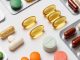 Vitamin Depolarını Güçlendiren Besinler Günlük yaşamda enerjik ve dengeli bir yaşam sürdürmek için yeterli ve çeşitli beslenmek büyük önem taşıyor. Vücudun normal işlevlerini sürdürebilmesi için ihtiyaç duyduğu vitaminler, farklı besin gruplarından sağlanabiliyor. Bu nedenle sofralarda yalnızca doyurucu gıdalara değil, aynı zamanda farklı vitamin ve mineral kaynaklarına da yer verilmesi gerekiyor. Sebzelerden meyvelere, yumurtadan balığa, baklagillerden tam tahıllara kadar geniş bir besin yelpazesi, günlük beslenmenin çeşitlendirilmesine katkı sağlıyor. Konulu bir haber görseli.