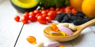 Mevsimlerin değişmesiyle birlikte beslenme alışkanlıklarında da önemli farklılıklar ortaya çıkıyor. Vücudun ihtiyaç duyduğu vitamin ve minerallerin yeterli düzeyde alınması, günlük yaşamın sürdürülebilmesi açısından önem taşırken mevsiminde tüketilen besinler bu noktada öne çıkıyor. Özellikle sebze, meyve, baklagil, kuruyemiş ve tam tahılların dengeli şekilde beslenme düzenine eklenmesi, Vitamin Desteği açısından doğal kaynaklardan yararlanmayı mümkün kılıyor. Konulu bir haber görseli.