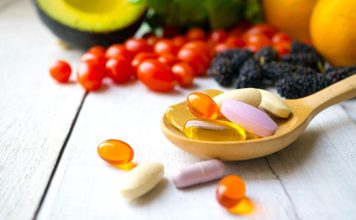 Mevsimlerin değişmesiyle birlikte beslenme alışkanlıklarında da önemli farklılıklar ortaya çıkıyor. Vücudun ihtiyaç duyduğu vitamin ve minerallerin yeterli düzeyde alınması, günlük yaşamın sürdürülebilmesi açısından önem taşırken mevsiminde tüketilen besinler bu noktada öne çıkıyor. Özellikle sebze, meyve, baklagil, kuruyemiş ve tam tahılların dengeli şekilde beslenme düzenine eklenmesi, Vitamin Desteği açısından doğal kaynaklardan yararlanmayı mümkün kılıyor. Konulu bir haber görseli.