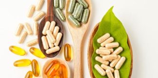 Vitamin Destekli Beslenme Programları Günlük yaşamın yoğun temposu, düzensiz öğünler ve işlenmiş gıdaların beslenme düzeninde daha fazla yer alması, sağlıklı beslenme konusundaki farkındalığı artırıyor. Bu süreçte vitamin açısından yeterli ve dengeli beslenme, vücudun normal işleyişini desteklemek isteyen kişilerin dikkat ettiği konular arasında bulunuyor. Sebze, meyve, tam tahıllar, baklagiller, yumurta, süt ürünleri, balık ve kuruyemiş gibi farklı besin gruplarının bir arada tüketilmesi, günlük beslenmenin vitamin çeşitliliğini artırabiliyor. Konulu bir haber görseli.
