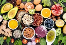 Vitamin Emilimini Artıran Alışkanlıklar Vitaminlerin vücut tarafından yeterli miktarda alınması kadar, besinlerle veya takviyelerle alınan vitaminlerin ne ölçüde emildiği de önem taşıyor. Günlük beslenme düzeninde bazı alışkanlıklar vitaminlerin bağırsaklardan emilimini destekleyebilirken, bazı yanlış uygulamalar ise vücudun bu besin öğelerinden yeterince yararlanmasını zorlaştırabiliyor. Bu nedenle sağlıklı beslenme yalnızca hangi gıdaların tüketildiğiyle değil, bu gıdaların nasıl ve hangi koşullarda tüketildiğiyle de yakından ilişkili. Konulu bir haber görseli.
