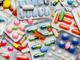 Vitamin Emilimini Artıran Yeni Çalışmalar Vitaminlerin vücutta yeterli düzeyde bulunması yalnızca besinlerle alınan miktara değil, aynı zamanda bu vitaminlerin ne kadarının sindirim sistemi tarafından emilebildiğine de bağlı oluyor. Son yıllarda beslenme ve sağlık alanında yürütülen çalışmalar, vitaminlerin bağırsaklardan emilimini etkileyen mekanizmaların daha ayrıntılı şekilde incelenmesine odaklanıyor. Özellikle besinlerin birlikte tüketilmesi, bağırsak sağlığı, yağların varlığı ve gıdaların hazırlanma biçimi gibi faktörlerin vitamin kullanımındaki rolü araştırılıyor. Konulu bir haber görseli.