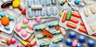 Vitaminlerin vücutta yeterli düzeyde bulunması yalnızca besinlerle alınan miktara değil, aynı zamanda bu vitaminlerin ne kadarının sindirim sistemi tarafından emilebildiğine de bağlı oluyor. Son yıllarda beslenme ve sağlık alanında yürütülen çalışmalar, vitaminlerin bağırsaklardan emilimini etkileyen mekanizmaların daha ayrıntılı şekilde incelenmesine odaklanıyor. Özellikle besinlerin birlikte tüketilmesi, bağırsak sağlığı, yağların varlığı ve gıdaların hazırlanma biçimi gibi faktörlerin vitamin kullanımındaki rolü araştırılıyor. Konulu bir haber görseli.