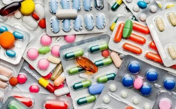 Vitamin Emilimini Artıran Yeni Çalışmalar Vitaminlerin vücutta yeterli düzeyde bulunması yalnızca besinlerle alınan miktara değil, aynı zamanda bu vitaminlerin ne kadarının sindirim sistemi tarafından emilebildiğine de bağlı oluyor. Son yıllarda beslenme ve sağlık alanında yürütülen çalışmalar, vitaminlerin bağırsaklardan emilimini etkileyen mekanizmaların daha ayrıntılı şekilde incelenmesine odaklanıyor. Özellikle besinlerin birlikte tüketilmesi, bağırsak sağlığı, yağların varlığı ve gıdaların hazırlanma biçimi gibi faktörlerin vitamin kullanımındaki rolü araştırılıyor. Konulu bir haber görseli.