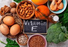 Vitamin E’nin Hücre Sağlığına Etkileri Vücudun sağlıklı işleyişinde önemli rol oynayan vitaminlerden biri olan Vitamin E, özellikle antioksidan özellikleri ve hücreleri oksidatif stresin etkilerinden korumaya yardımcı olmasıyla öne çıkıyor. Yağda çözünen bir vitamin olan E vitamini, hücre zarlarının korunmasından bağışıklık sisteminin normal fonksiyonlarına kadar birçok biyolojik süreçte görev alıyor. Son yıllarda yapılan araştırmalar ise Vitamin E ve hücre sağlığı arasındaki ilişkinin yalnızca antioksidan etkilerle sınırlı olmadığını, hücresel iletişim ve bağışıklık gibi farklı mekanizmaların da araştırıldığını gösteriyor. Konulu bir haber görseli.