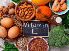 Vitamin E’nin Hücre Sağlığına Etkileri Vücudun sağlıklı işleyişinde önemli rol oynayan vitaminlerden biri olan Vitamin E, özellikle antioksidan özellikleri ve hücreleri oksidatif stresin etkilerinden korumaya yardımcı olmasıyla öne çıkıyor. Yağda çözünen bir vitamin olan E vitamini, hücre zarlarının korunmasından bağışıklık sisteminin normal fonksiyonlarına kadar birçok biyolojik süreçte görev alıyor. Son yıllarda yapılan araştırmalar ise Vitamin E ve hücre sağlığı arasındaki ilişkinin yalnızca antioksidan etkilerle sınırlı olmadığını, hücresel iletişim ve bağışıklık gibi farklı mekanizmaların da araştırıldığını gösteriyor. Konulu bir haber görseli.