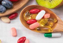 Vitamin Fazlalığının Olası Riskleri Vitaminler, vücudun normal işleyişini sürdürebilmesi için gerekli olan temel besin öğeleri arasında bulunuyor. Bağışıklık sisteminden enerji metabolizmasına, kemik sağlığından sinir sistemi faaliyetlerine kadar çok sayıda biyolojik süreçte görev alan vitaminler, yeterli miktarda alındığında önemli faydalar sağlıyor. Ancak ihtiyaç duyulandan daha fazla vitamin almak her zaman daha sağlıklı olmak anlamına gelmiyor. Özellikle yüksek doz takviyelerin bilinçsiz kullanılması, bazı vitaminlerin vücutta birikmesine veya istenmeyen etkilere yol açmasına neden olabiliyor. Konulu bir haber görseli.
