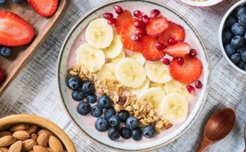 Vitamin İçeren Atıştırmalık Alternatifleri Gün içerisinde ana öğünler kadar ara öğünlerde yapılan seçimler de beslenme düzeninin genel yapısını etkileyebiliyor. Özellikle yoğun çalışma temposu, okul hayatı veya günlük koşuşturma sırasında hızlı ve pratik atıştırmalıklara yönelmek oldukça yaygın. Ancak bu noktada yalnızca açlığı bastırmaya odaklanmak yerine besin değeri daha yüksek seçenekleri değerlendirmek, günlük beslenme düzeninin çeşitlendirilmesine katkı sağlayabiliyor. Konulu bir haber görseli.