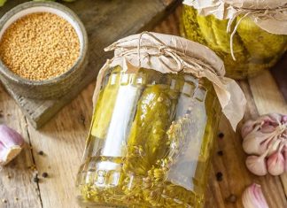 Vitamin İçeren Fermente Gıdalar Geleneksel beslenme kültürlerinin önemli parçalarından biri olan fermantasyon, son yıllarda sağlıklı beslenme ve gıda çeşitliliği açısından yeniden gündeme geliyor. Yoğurt, kefir, turşu, kimchi ve bazı fermente içecekler gibi ürünler, hem kendilerinde bulunan besin öğeleri hem de üretim sürecinde meydana gelen değişimler nedeniyle dikkat çekiyor. Fermente ürünlerin beslenme düzenindeki yeri araştırılırken özellikle vitamin, mineral ve canlı mikroorganizma içeriği üzerinde duruluyor. Konulu bir haber görseli.
