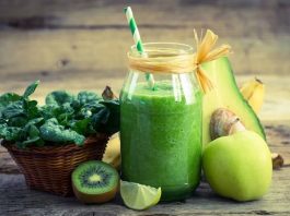 Vitamin İçeren İçecekler Daha Fazla İlgi Görüyor Günlük beslenme alışkanlıklarında pratik ürünlere yönelim artarken, vitamin içeren içecekler de tüketicilerin dikkatini çeken ürün grupları arasında yer alıyor. Özellikle yoğun çalışma temposu ve hareketli yaşam biçimi, tüketicilerin kolay tüketilebilen içecek seçeneklerine olan ilgisini artırıyor. Bu eğilim, içecek sektöründe vitaminlerle zenginleştirilen yeni ürünlerin geliştirilmesini ve farklı içeriklerin bir araya getirilmesini destekliyor. Konulu bir haber görseli.