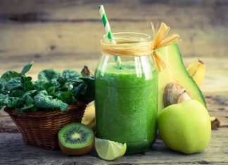 Vitamin İçeren İçecekler Daha Fazla İlgi Görüyor Günlük beslenme alışkanlıklarında pratik ürünlere yönelim artarken, vitamin içeren içecekler de tüketicilerin dikkatini çeken ürün grupları arasında yer alıyor. Özellikle yoğun çalışma temposu ve hareketli yaşam biçimi, tüketicilerin kolay tüketilebilen içecek seçeneklerine olan ilgisini artırıyor. Bu eğilim, içecek sektöründe vitaminlerle zenginleştirilen yeni ürünlerin geliştirilmesini ve farklı içeriklerin bir araya getirilmesini destekliyor. Konulu bir haber görseli.