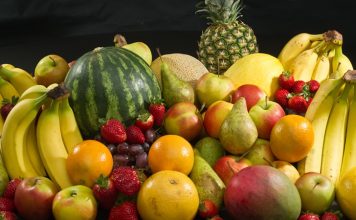Vitamin İçeriği Yüksek Atıştırmalıklar Gün içerisinde ana öğünlerin arasında ortaya çıkan açlık hissini gidermek için tercih edilen atıştırmalıklar, doğru seçimler yapıldığında günlük beslenme düzeninin çeşitlenmesine katkı sağlayabiliyor. Özellikle taze meyveler, sebzeler, kuruyemişler, yoğurt ve bazı tahıl ürünleri, pratik şekilde tüketilebilen alternatifler arasında yer alıyor. Son dönemde sağlıklı yaşam alışkanlıklarına yönelik ilginin artmasıyla birlikte Vitamin İçeriği Yüksek Atıştırmalıklar da günlük beslenmede daha fazla dikkat çekiyor. Konulu bir haber görseli.