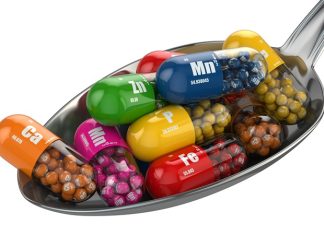 Vitamin İhtiyacı Hastalıklara Göre Değişiyor mu? Vitaminler, insan vücudunda çok sayıda biyolojik sürecin normal şekilde devam etmesine yardımcı olan temel besin öğeleri arasında yer alıyor. Bağışıklık sisteminin çalışmasından kan hücrelerinin oluşumuna, kemik sağlığından enerji metabolizmasına kadar farklı görevleri bulunan vitaminlerin yeterli miktarda alınması genel sağlık açısından önem taşıyor. Ancak herkesin vitamin ihtiyacının aynı olmadığı ve bazı sağlık durumlarında belirli vitaminlere yönelik gereksinimlerin farklılaşabileceği belirtiliyor. Konulu bir haber görseli.