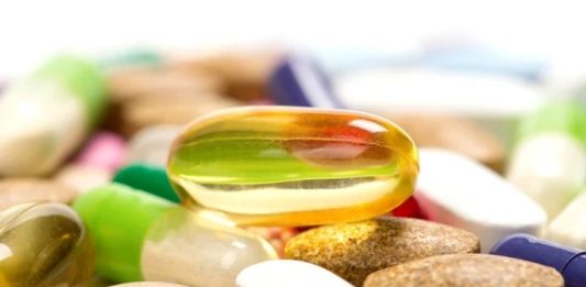Vitamin Kalitesini Ölçen Yeni Sistemler Vitamin sektöründe ürünlerin kalitesinin daha hızlı, hassas ve güvenilir biçimde değerlendirilmesine yönelik teknolojik çalışmalar hız kazanıyor. Laboratuvar analizlerindeki gelişmeler, üretim süreçlerinde kullanılan kontrol yöntemlerinin çeşitlenmesini sağlarken, yeni nesil ölçüm sistemleri de araştırmacıların ve üreticilerin dikkatini çekiyor. Özellikle ürünlerin içeriklerinin belirlenen standartlara uygunluğunun kontrol edilmesi, üretim sürecinin önemli aşamalarından biri olarak değerlendiriliyor. Konulu bir haber görseli.