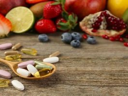 Vitamin Kaybını Azaltan Saklama Yöntemleri Besinlerin sağlıklı ve dengeli şekilde tüketilmesinde yalnızca hangi gıdaların tercih edildiği değil, bu gıdaların nasıl saklandığı da önem taşıyor. Sebze, meyve ve diğer besinlerin satın alındıktan sonra uygun olmayan koşullarda bekletilmesi, zaman içerisinde kalite kayıplarına yol açabiliyor. Özellikle ışık, sıcaklık, nem ve hava ile temas gibi faktörler bazı vitaminlerin azalmasına neden olabildiğinden doğru saklama yöntemlerinin bilinmesi önem kazanıyor. Konulu bir haber görseli.