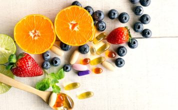 Vitamin ve mineral takviyelerinin günlük yaşamda daha fazla yer edinmesiyle birlikte, farklı ürünlerin aynı dönemde kullanılması da yaygınlaşıyor. Özellikle yoğun çalışma temposu, düzensiz beslenme, mevsimsel değişiklikler veya belirli besin öğelerinin yetersiz alınması gibi nedenlerle kişiler birden fazla takviyeye yönelebiliyor. Ancak farklı ürünlerin bilinçsiz şekilde bir araya getirilmesi, ihtiyaç duyulmayan miktarlarda vitamin ve mineral alınmasına neden olabiliyor. Konulu bir haber görseli.
