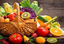 Vitamin Kullanımında Doğru Doz Neden Önemli? Vitaminler, vücudun normal işleyişinin sürdürülebilmesi için gerekli olan besin öğeleri arasında bulunuyor. Bağışıklık sisteminden enerji metabolizmasına, kemik yapısından hücrelerin korunmasına kadar birçok farklı süreçte rol oynayan vitaminler, yeterli ve dengeli beslenmenin önemli parçalarından biri olarak değerlendiriliyor. Ancak vitaminlerin yararlı olması, ne kadar fazla tüketilirse o kadar iyi sonuç alınacağı anlamına gelmiyor. Özellikle takviye ürünlerinde doğru dozun belirlenmesi büyük önem taşıyor. Konulu bir haber görseli.