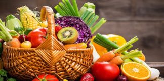 Vitamin Kullanımında Doğru Doz Neden Önemli? Vitaminler, vücudun normal işleyişinin sürdürülebilmesi için gerekli olan besin öğeleri arasında bulunuyor. Bağışıklık sisteminden enerji metabolizmasına, kemik yapısından hücrelerin korunmasına kadar birçok farklı süreçte rol oynayan vitaminler, yeterli ve dengeli beslenmenin önemli parçalarından biri olarak değerlendiriliyor. Ancak vitaminlerin yararlı olması, ne kadar fazla tüketilirse o kadar iyi sonuç alınacağı anlamına gelmiyor. Özellikle takviye ürünlerinde doğru dozun belirlenmesi büyük önem taşıyor. Konulu bir haber görseli.