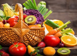 Vitamin Kullanımında Doğru Doz Neden Önemli? Vitaminler, vücudun normal işleyişinin sürdürülebilmesi için gerekli olan besin öğeleri arasında bulunuyor. Bağışıklık sisteminden enerji metabolizmasına, kemik yapısından hücrelerin korunmasına kadar birçok farklı süreçte rol oynayan vitaminler, yeterli ve dengeli beslenmenin önemli parçalarından biri olarak değerlendiriliyor. Ancak vitaminlerin yararlı olması, ne kadar fazla tüketilirse o kadar iyi sonuç alınacağı anlamına gelmiyor. Özellikle takviye ürünlerinde doğru dozun belirlenmesi büyük önem taşıyor. Konulu bir haber görseli.