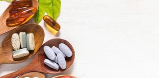 Vitamin Kullanımında Yaş Faktörü Vitaminlerin vücudun normal işleyişindeki rolü, yaş ilerledikçe daha fazla gündeme geliyor. Çocukluk döneminden ileri yaşlara kadar geçen süreçte büyüme, gelişme, metabolizma ve günlük yaşam koşulları değişirken besin öğelerine duyulan ihtiyaç da farklılaşabiliyor. Bu nedenle Vitamin Kullanımı, yalnızca hangi vitaminin tercih edildiğiyle değil, kişinin yaşı, beslenme düzeni ve genel yaşam koşullarıyla birlikte değerlendiriliyor. Konulu bir haber görseli.
