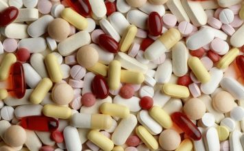 Vitamin Takip Uygulamaları Yaygınlaşıyor Dijital sağlık teknolojilerinin gelişmesiyle birlikte bireylerin günlük beslenme alışkanlıklarını ve vitamin alımını takip etmesine yardımcı olan uygulamalar daha fazla ilgi görmeye başladı. Akıllı telefonlar ve mobil sağlık platformları üzerinden çalışan bu uygulamalar, kullanıcıların günlük beslenme düzenlerini kayıt altına almasına, bazı besinlerin içeriklerini incelemesine ve vitaminlerle ilgili farkındalık kazanmasına yardımcı olmayı amaçlıyor. Konulu bir haber görseli.