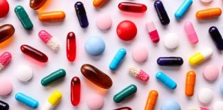 Vitamin takviyelerinin hangi zamanda alınması gerektiği, takviye kullanan kişilerin en çok merak ettiği konular arasında yer alıyor. Günlük beslenme düzeninin yetersiz kaldığı düşünülen durumlarda kullanılan ürünlerin doğru zamanda alınmasının emilimi ve kullanım düzenini etkileyip etkilemediği araştırılıyor. Ancak Vitamin Takviyeleri konusunda tek bir zaman diliminin herkes için geçerli olmadığı, ürünün içeriği ve kişinin beslenme alışkanlıklarının birlikte değerlendirilmesi gerektiği belirtiliyor. Konulu bir haber görseli.