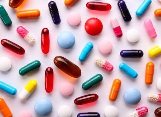 Vitamin Takviyeleri Ne Zaman Alınmalı? Vitamin takviyelerinin hangi zamanda alınması gerektiği, takviye kullanan kişilerin en çok merak ettiği konular arasında yer alıyor. Günlük beslenme düzeninin yetersiz kaldığı düşünülen durumlarda kullanılan ürünlerin doğru zamanda alınmasının emilimi ve kullanım düzenini etkileyip etkilemediği araştırılıyor. Ancak Vitamin Takviyeleri konusunda tek bir zaman diliminin herkes için geçerli olmadığı, ürünün içeriği ve kişinin beslenme alışkanlıklarının birlikte değerlendirilmesi gerektiği belirtiliyor. Konulu bir haber görseli.