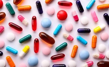 Vitamin Takviyeleri Ne Zaman Alınmalı? Vitamin takviyelerinin hangi zamanda alınması gerektiği, takviye kullanan kişilerin en çok merak ettiği konular arasında yer alıyor. Günlük beslenme düzeninin yetersiz kaldığı düşünülen durumlarda kullanılan ürünlerin doğru zamanda alınmasının emilimi ve kullanım düzenini etkileyip etkilemediği araştırılıyor. Ancak Vitamin Takviyeleri konusunda tek bir zaman diliminin herkes için geçerli olmadığı, ürünün içeriği ve kişinin beslenme alışkanlıklarının birlikte değerlendirilmesi gerektiği belirtiliyor. Konulu bir haber görseli.