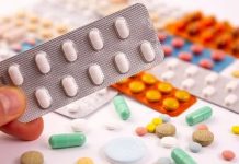 Vitamin Takviyelerinde Akıllı Formülasyonlar Gıda ve sağlık teknolojilerinde yaşanan gelişmeler, vitamin takviyelerinin hazırlanma biçimlerinde de yeni yaklaşımların ortaya çıkmasını sağlıyor. Araştırmacılar, vitaminlerin vücutta kullanımını, ürünlerin dayanıklılığını ve farklı bileşenlerle uyumunu daha ayrıntılı şekilde inceleyerek yeni formülasyonlar geliştirmeye odaklanıyor. Bu çalışmalar, özellikle Vitamin Takviyeleri alanında daha kontrollü ve ihtiyaca yönelik ürünlerin araştırılmasına katkı sağlıyor. Konulu bir haber görseli.