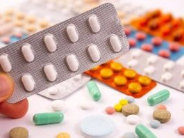 Vitamin Takviyelerinde Akıllı Formülasyonlar Gıda ve sağlık teknolojilerinde yaşanan gelişmeler, vitamin takviyelerinin hazırlanma biçimlerinde de yeni yaklaşımların ortaya çıkmasını sağlıyor. Araştırmacılar, vitaminlerin vücutta kullanımını, ürünlerin dayanıklılığını ve farklı bileşenlerle uyumunu daha ayrıntılı şekilde inceleyerek yeni formülasyonlar geliştirmeye odaklanıyor. Bu çalışmalar, özellikle Vitamin Takviyeleri alanında daha kontrollü ve ihtiyaca yönelik ürünlerin araştırılmasına katkı sağlıyor. Konulu bir haber görseli.