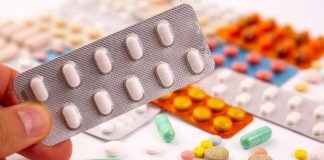 Gıda ve sağlık teknolojilerinde yaşanan gelişmeler, vitamin takviyelerinin hazırlanma biçimlerinde de yeni yaklaşımların ortaya çıkmasını sağlıyor. Araştırmacılar, vitaminlerin vücutta kullanımını, ürünlerin dayanıklılığını ve farklı bileşenlerle uyumunu daha ayrıntılı şekilde inceleyerek yeni formülasyonlar geliştirmeye odaklanıyor. Bu çalışmalar, özellikle Vitamin Takviyeleri alanında daha kontrollü ve ihtiyaca yönelik ürünlerin araştırılmasına katkı sağlıyor. Konulu bir haber görseli.