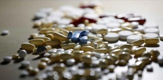 Vitamin sektöründe bilimsel çalışmaların ve teknolojik yatırımların hız kazanması, yeni ürün ve üretim yöntemleri geliştirme yarışını da beraberinde getiriyor. Araştırma kuruluşları ve teknoloji şirketleri, vitaminlerin üretiminden emilimine kadar farklı aşamalarda kullanılabilecek yeni yöntemler üzerinde çalışmalarını sürdürüyor. Bu süreçte geliştirilen yeniliklerin fikri mülkiyet haklarıyla korunması, sektördeki rekabetin önemli başlıklarından biri haline geliyor. Konulu bir haber görseli.