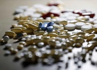 Vitamin sektöründe bilimsel çalışmaların ve teknolojik yatırımların hız kazanması, yeni ürün ve üretim yöntemleri geliştirme yarışını da beraberinde getiriyor. Araştırma kuruluşları ve teknoloji şirketleri, vitaminlerin üretiminden emilimine kadar farklı aşamalarda kullanılabilecek yeni yöntemler üzerinde çalışmalarını sürdürüyor. Bu süreçte geliştirilen yeniliklerin fikri mülkiyet haklarıyla korunması, sektördeki rekabetin önemli başlıklarından biri haline geliyor. Konulu bir haber görseli.