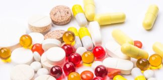 Vitamin Teknolojileriyle Kişiselleştirilmiş Sağlık Sağlık teknolojilerinde yaşanan hızlı gelişmeler, vitamin kullanımına yönelik yaklaşımların da değişmesine neden oluyor. Geleneksel olarak genel beslenme önerileri üzerinden değerlendirilen vitamin ihtiyacı, günümüzde bireysel verilerin daha ayrıntılı incelenmesini sağlayan dijital sistemlerle birlikte farklı bir boyut kazanıyor. Laboratuvar analizleri, giyilebilir teknolojiler, veri işleme sistemleri ve yapay zekâ destekli uygulamalar, kişilerin beslenme durumlarının daha kapsamlı şekilde değerlendirilmesine yönelik çalışmaların önünü açıyor. Konulu bir haber görseli.