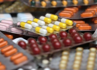 Gıda, sağlık ve biyoteknoloji alanlarında yaşanan teknolojik gelişmeler, vitamin üretim süreçlerinde yeni yöntemlerin ortaya çıkmasını sağlıyor. Artan tüketici ihtiyaçları, üretim verimliliğinin yükseltilmesi ve ürün kalitesinin daha kontrollü hale getirilmesi amacıyla araştırmacılar farklı üretim teknikleri üzerinde çalışmalar yürütüyor. Bu gelişmeler, Vitamin Üretimi alanında geleneksel yöntemlerin yanında biyoteknoloji, mikroorganizma tabanlı sistemler ve gelişmiş formülasyon tekniklerinin daha fazla araştırılmasına zemin hazırlıyor. Konulu bir haber görseli.