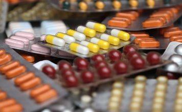 Vitamin Üretiminde İnovatif Yaklaşımlar Gıda, sağlık ve biyoteknoloji alanlarında yaşanan teknolojik gelişmeler, vitamin üretim süreçlerinde yeni yöntemlerin ortaya çıkmasını sağlıyor. Artan tüketici ihtiyaçları, üretim verimliliğinin yükseltilmesi ve ürün kalitesinin daha kontrollü hale getirilmesi amacıyla araştırmacılar farklı üretim teknikleri üzerinde çalışmalar yürütüyor. Bu gelişmeler, Vitamin Üretimi alanında geleneksel yöntemlerin yanında biyoteknoloji, mikroorganizma tabanlı sistemler ve gelişmiş formülasyon tekniklerinin daha fazla araştırılmasına zemin hazırlıyor. Konulu bir haber görseli.
