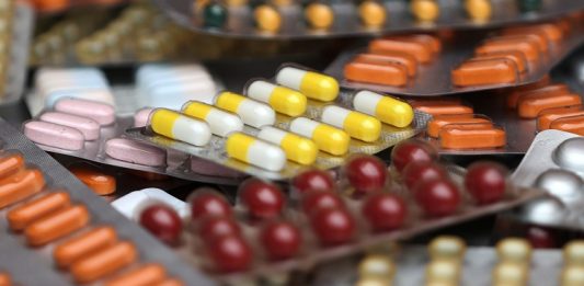 Vitamin Üretiminde İnovatif Yaklaşımlar Gıda, sağlık ve biyoteknoloji alanlarında yaşanan teknolojik gelişmeler, vitamin üretim süreçlerinde yeni yöntemlerin ortaya çıkmasını sağlıyor. Artan tüketici ihtiyaçları, üretim verimliliğinin yükseltilmesi ve ürün kalitesinin daha kontrollü hale getirilmesi amacıyla araştırmacılar farklı üretim teknikleri üzerinde çalışmalar yürütüyor. Bu gelişmeler, Vitamin Üretimi alanında geleneksel yöntemlerin yanında biyoteknoloji, mikroorganizma tabanlı sistemler ve gelişmiş formülasyon tekniklerinin daha fazla araştırılmasına zemin hazırlıyor. Konulu bir haber görseli.